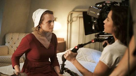 Elisabeth Moss Weight Gain: Understanding the Transformation 2 weight gain elisabeth moss pregnancy